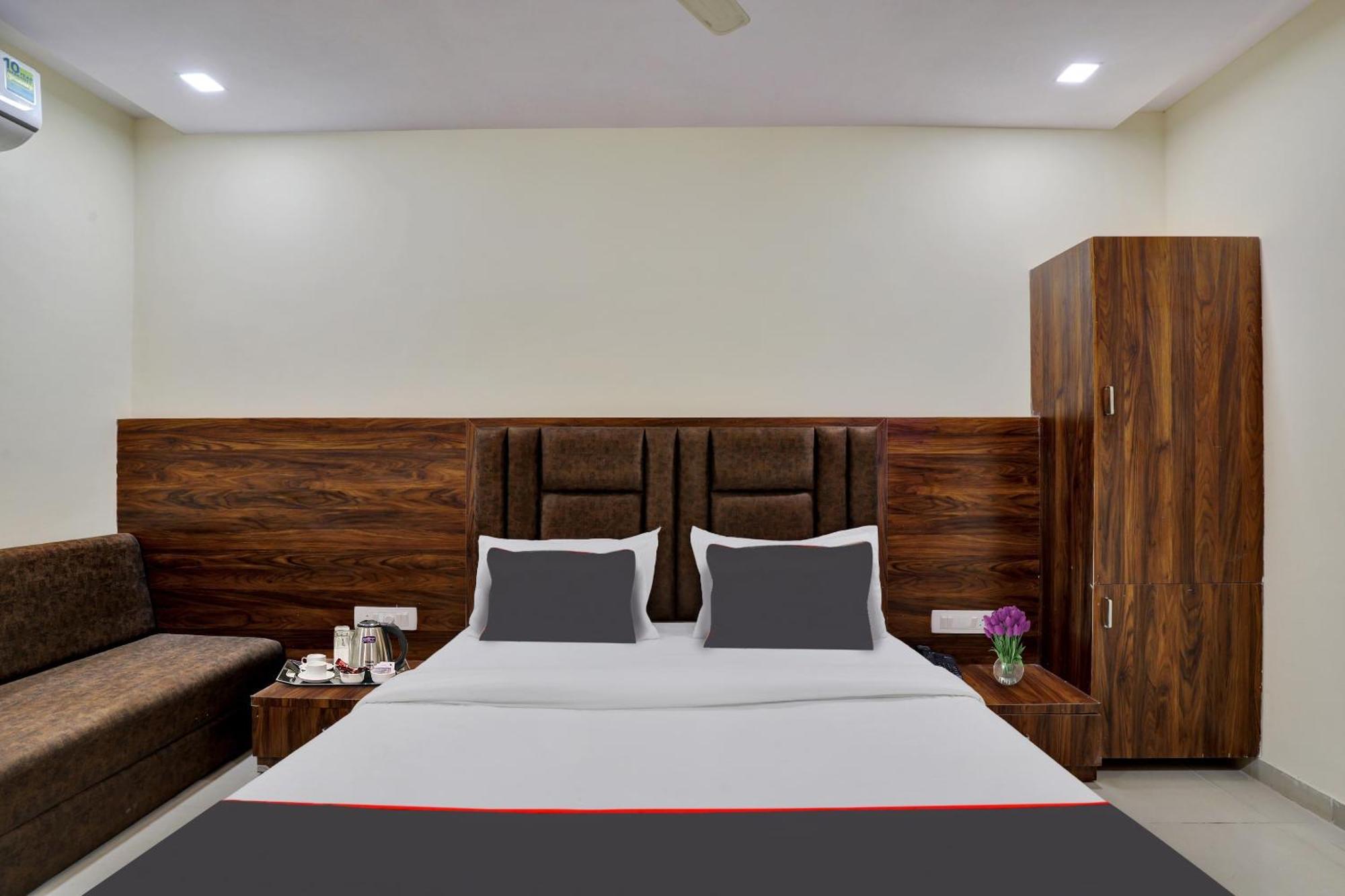 Hotel O Neelkamal Ахмедабад Екстериор снимка